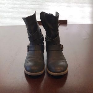 Crown Vintage ankle boot, size 9